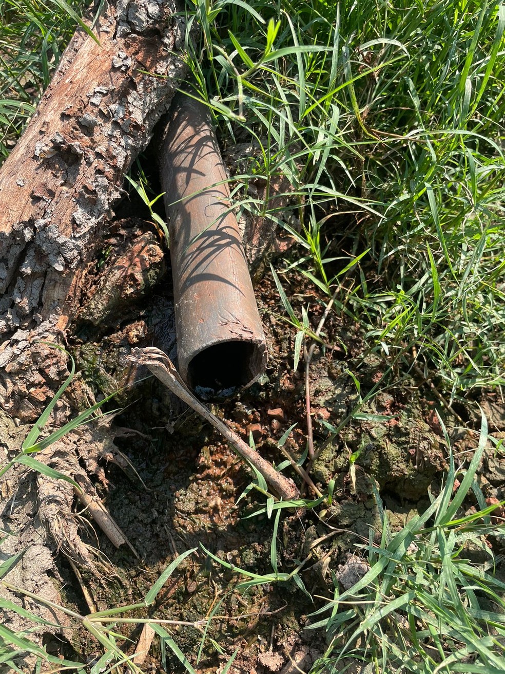 Tubulações supostamente armadas pelo empresário preso pela polícia — Foto: Reprodução/Polícia Civil