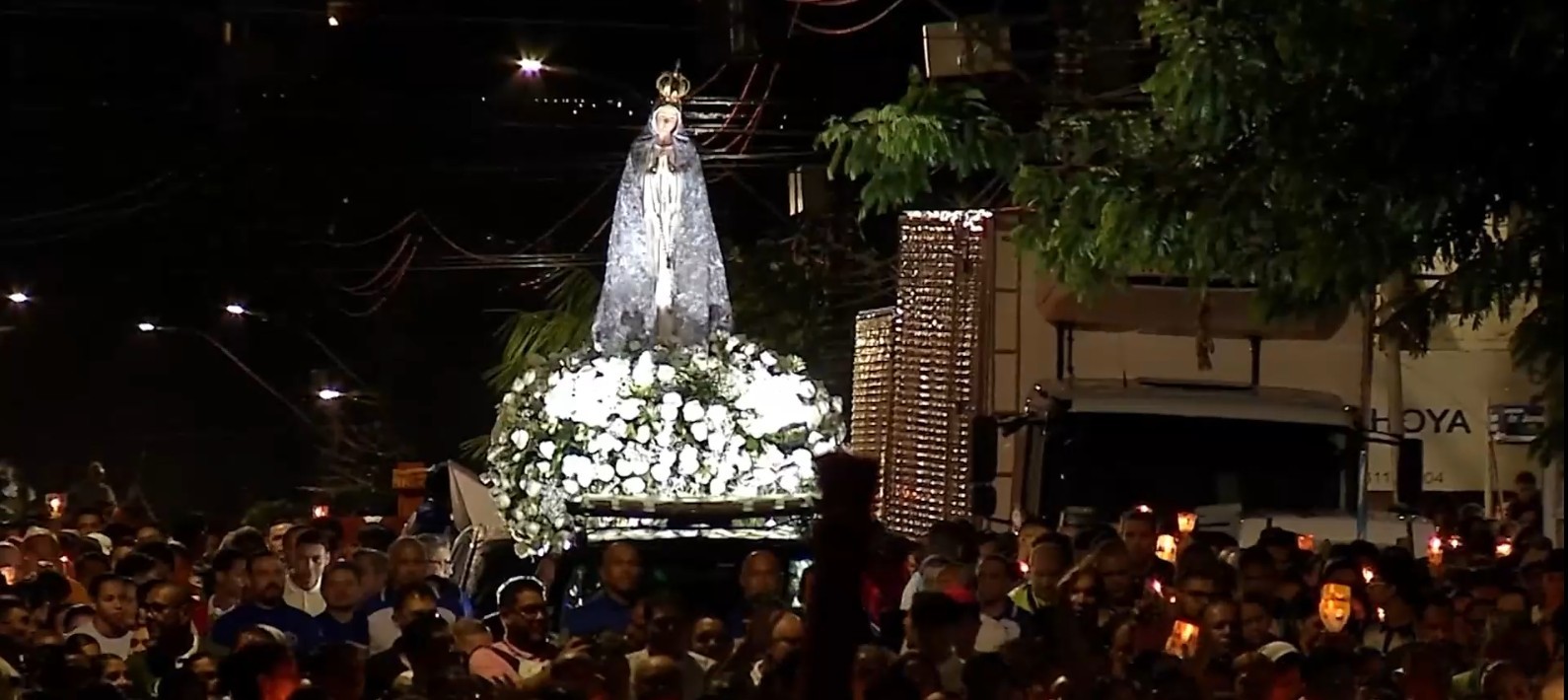 Procissão das Velas reúne milhares de devotos de Nossa Senhora de Fátima em Belém
