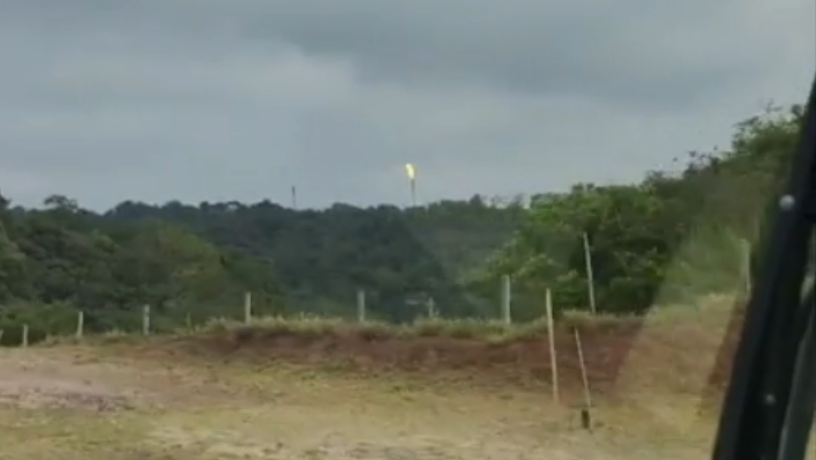 Chama mais intensa da Revap preocupa moradores em São José dos Campos, SP