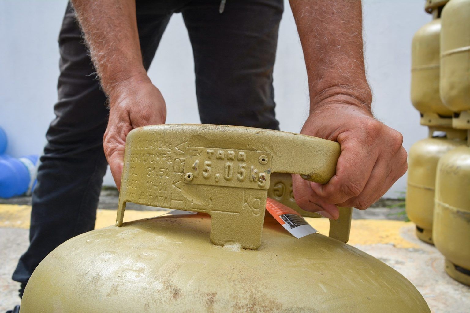 Botijão de gás de 13 kg tem aumento de preço em Manaus; modelo de 8 kg fica mais barato, aponta Procon
