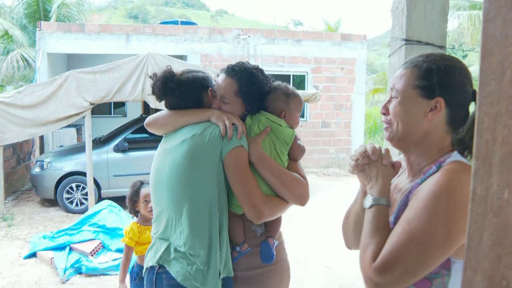 Reencontro Samara com a família — Foto: Reprodução/TV Globo