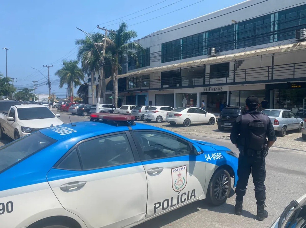 Mulher é morta a marretadas dentro de casa em Araruama; companheiro confessa o crime