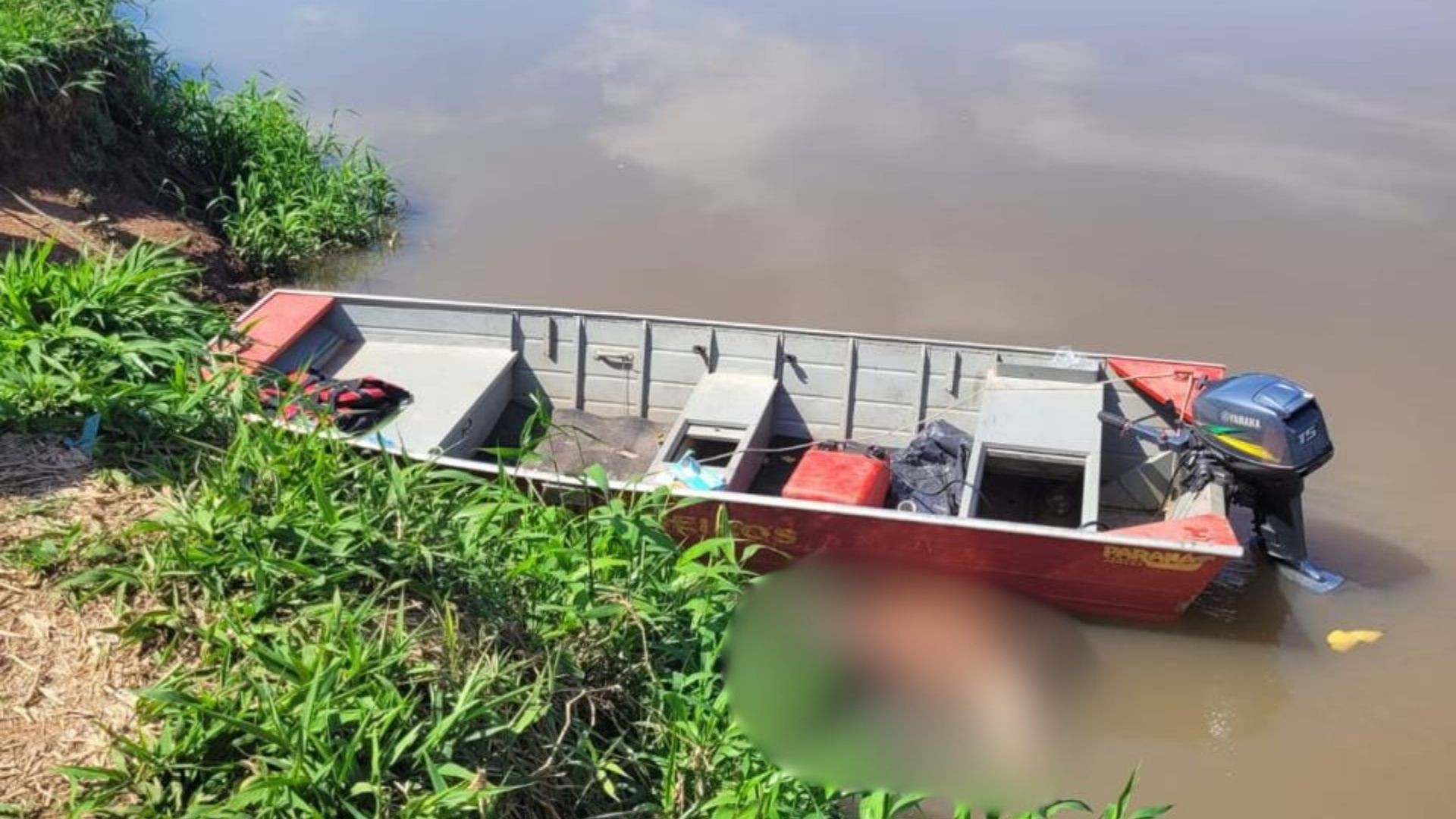 Praticantes de caiaque encontram corpo boiando no Rio Vermelho em MT