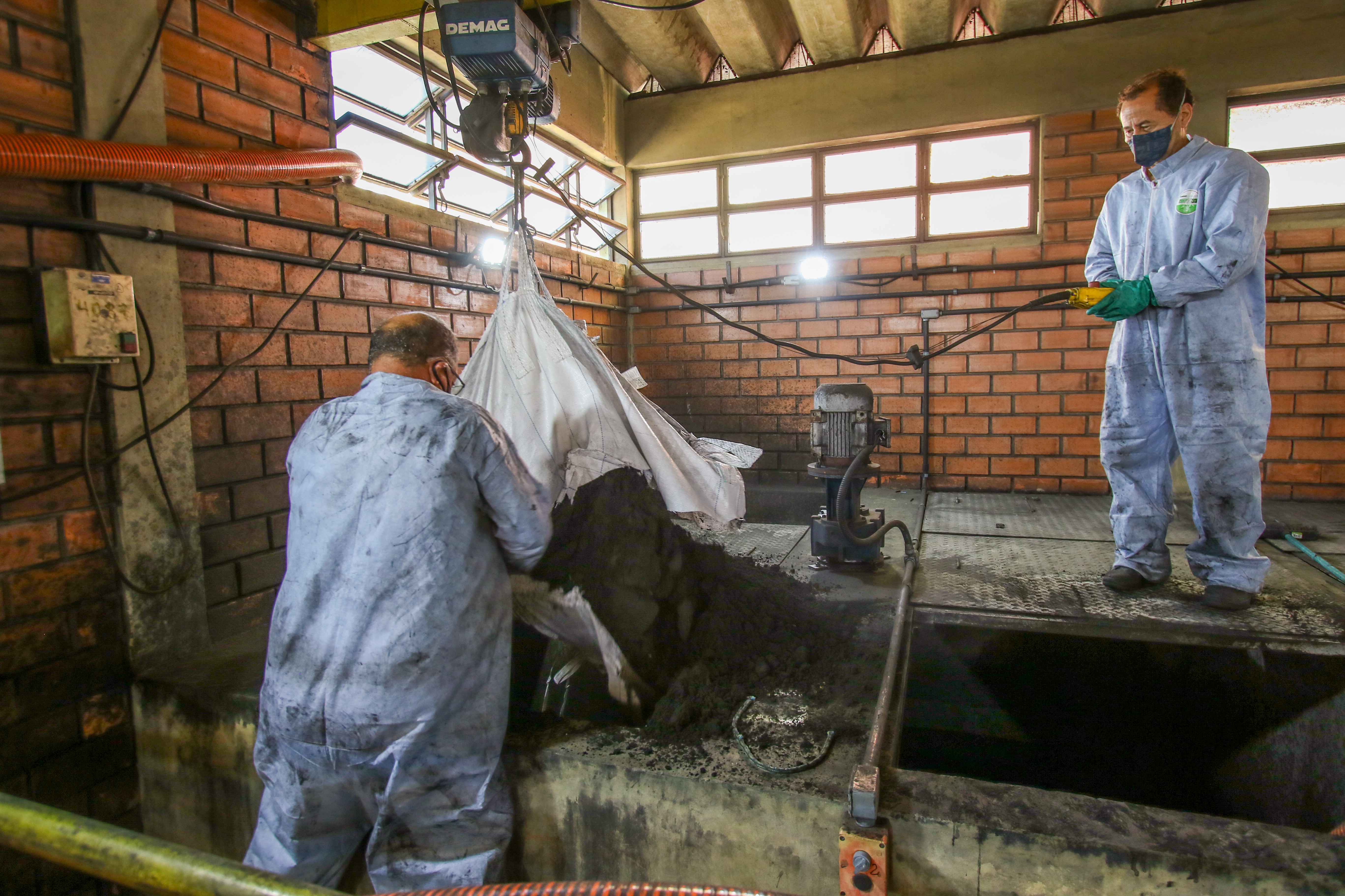 Prefeitura passa a utilizar carvão ativado em estações de tratamento em Porto Alegre para evitar cheiro e gosto ruins