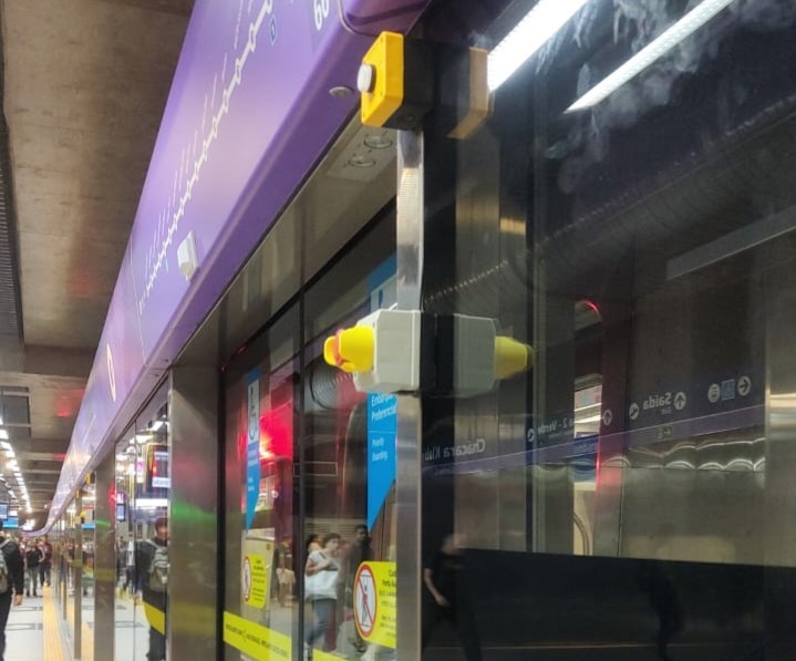 ViaMobilidade testa botão de segurança em portas de plataforma na Linha 5-Lilás de metrô após morte de passageiro 