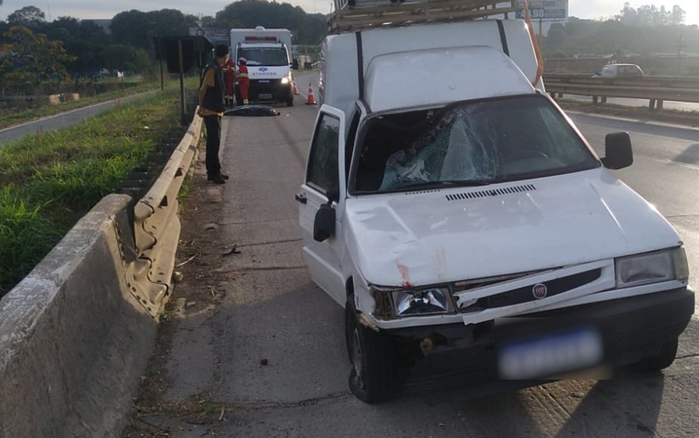 Pedestre morre após ser atropelado na BR-153, em Goiânia, Goiás — Foto: Clayson Sousa/TV Anhanguera