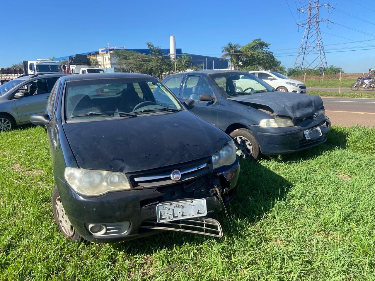 Rodovia do Açúcar tem três acidentes em cerca de 1 km envolvendo carros, motos e caminhão em Piracicaba