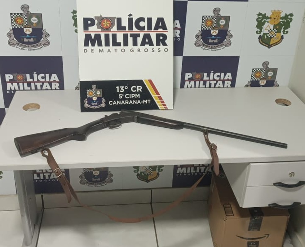 Arma usada para atirar foi apreendida pela Polícia Militar — Foto: Polícia Militar