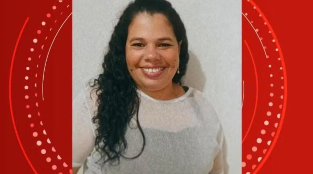Homem acusado de matar esposa com 60 facadas e de ferir a filha dela é julgado em Ipatinga