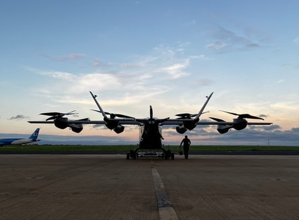 Carro voador da Embraer faz primeiro voo — Foto: Divulgação/Eve