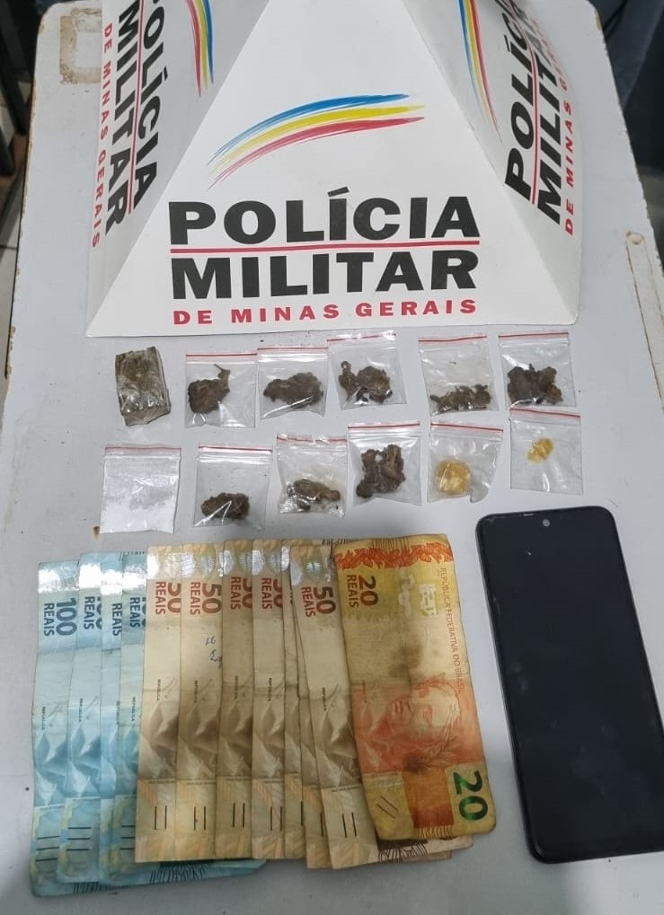 Homem monitorado por tornozeleira eletrônica tenta fugir de abordagem da PM, mas é preso por tráfico