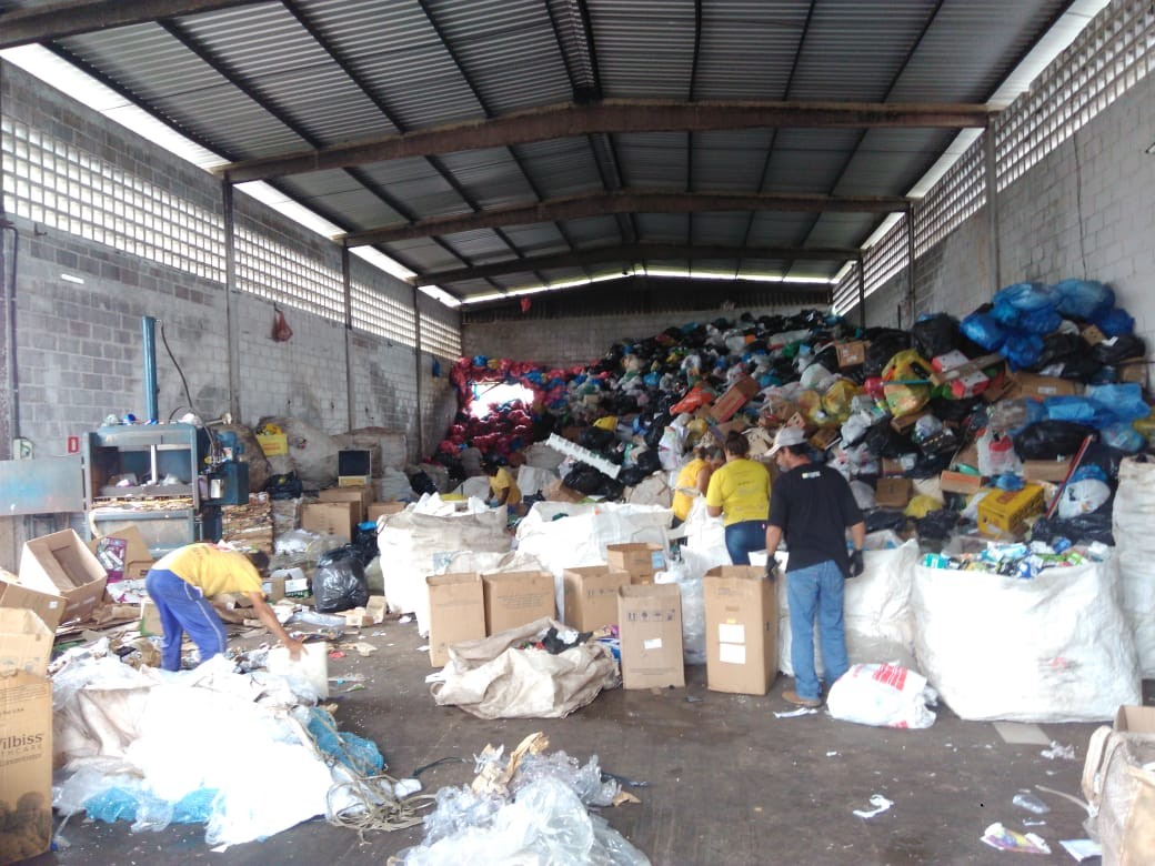 Uberlândia gera 20 mil toneladas de lixo por mês, mas recicla menos de 8% dos resíduos 