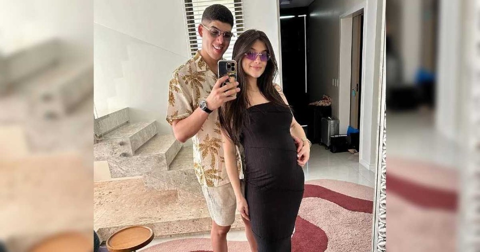 Cantor Zé Vaqueiro e sua esposa, Ingra Soares, tiveram filho Arthur na última segunda-feira (24) — Foto: Reprodução