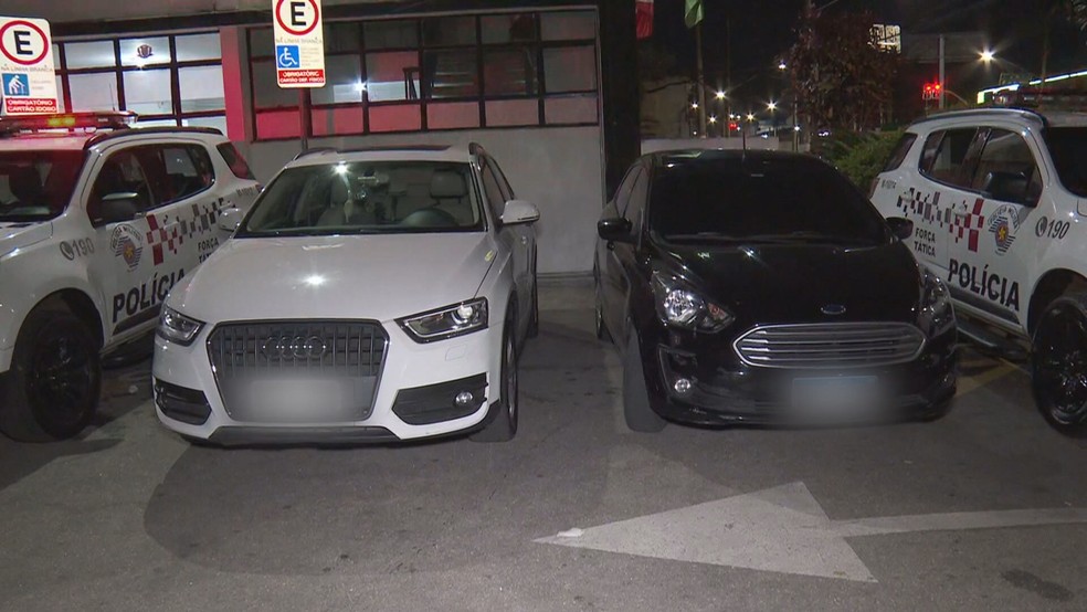 Carros roubados pela quadrilha na noite de domingo (23) — Foto: TV Globo