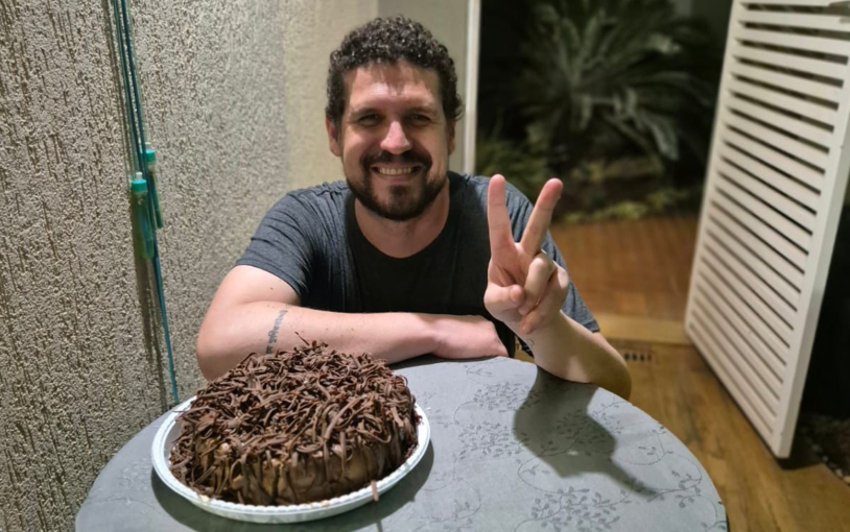 Tatuador morre após ser agredido durante carnaval em Nuporanga, SP 