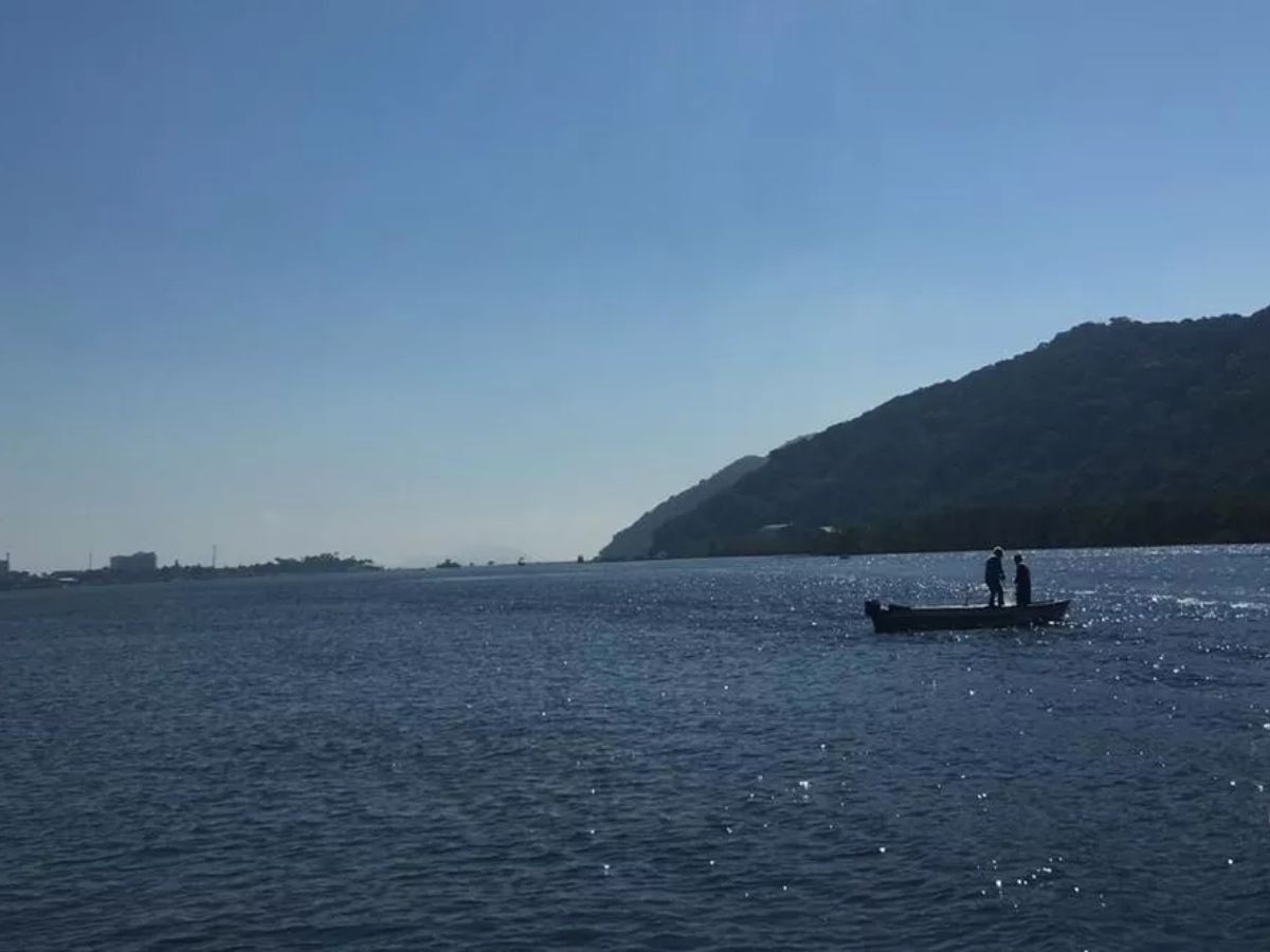 Justiça condena marina e dono de barco por derramamento de 490 litros de óleo no litoral de SP