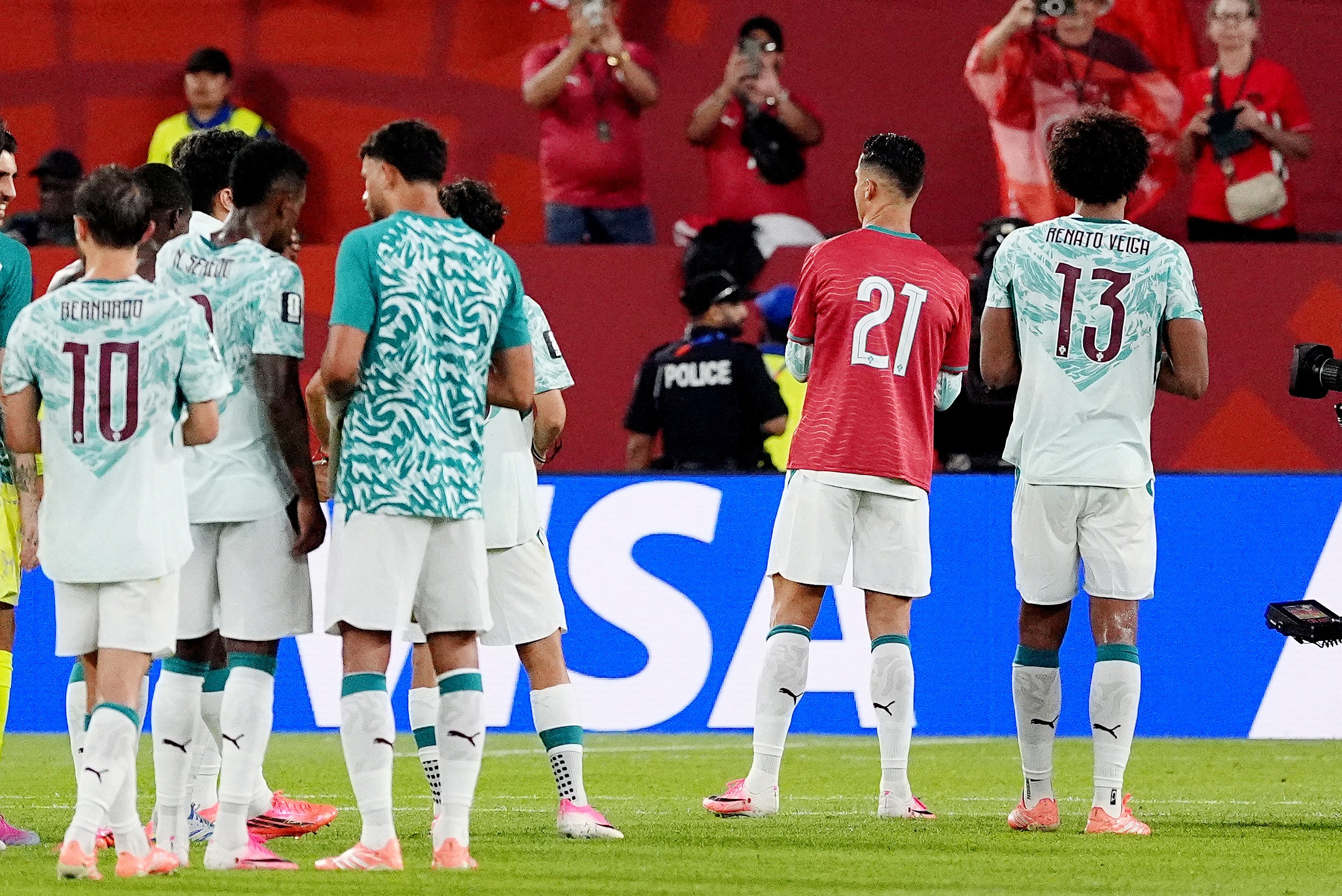 Cristiano Ronaldo homenageia Diogo Jota com camisa após vitória contra a Croácia; relembre acidente que matou jogador português