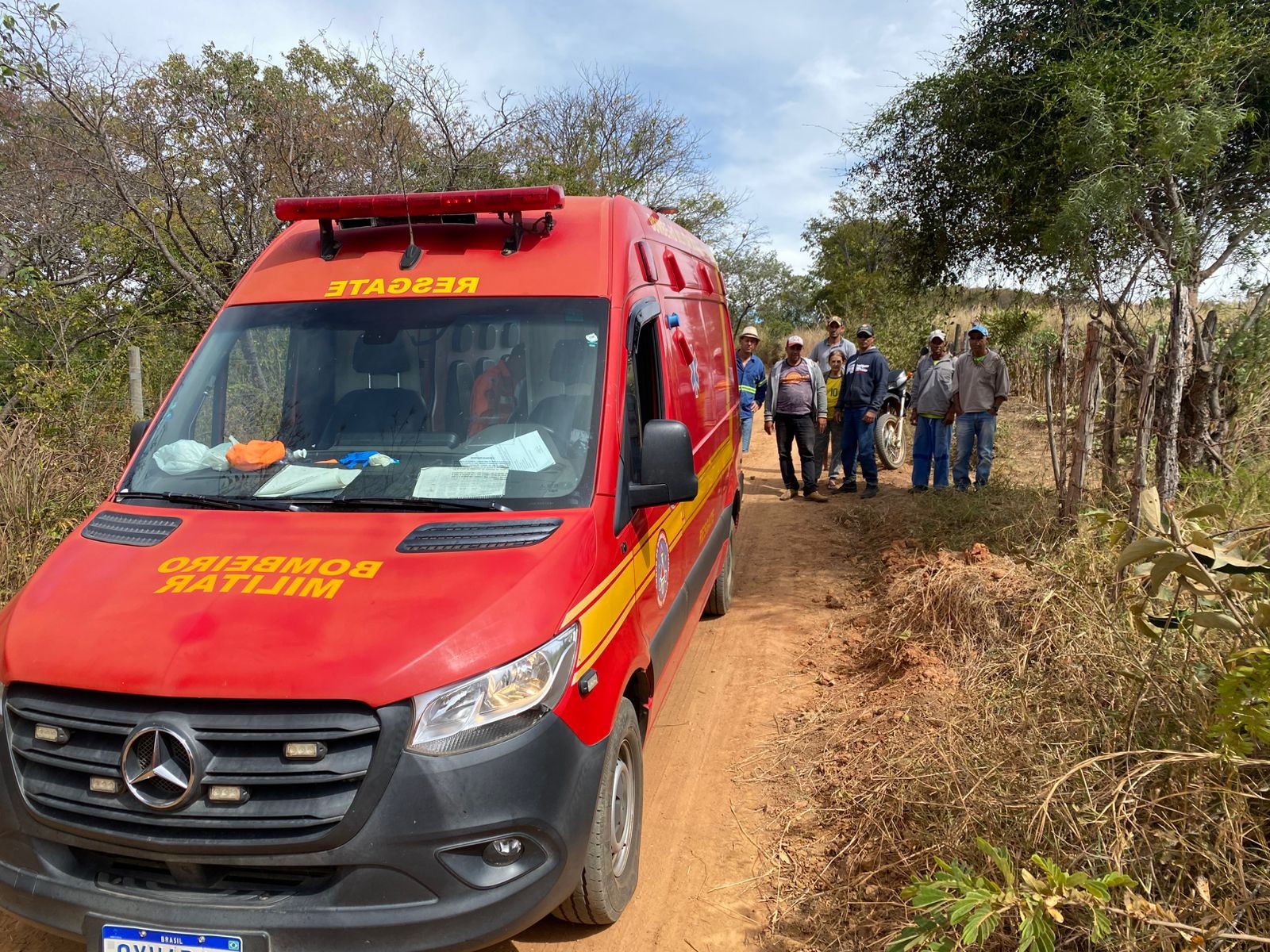 Roupa perdida em mata ajuda equipe de buscas a encontrar idosa desaparecida