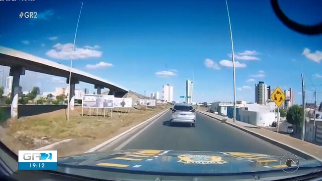 Motorista de carro roubado foge de abordagem da PRF na Ponte Presidente Dutra e é detido