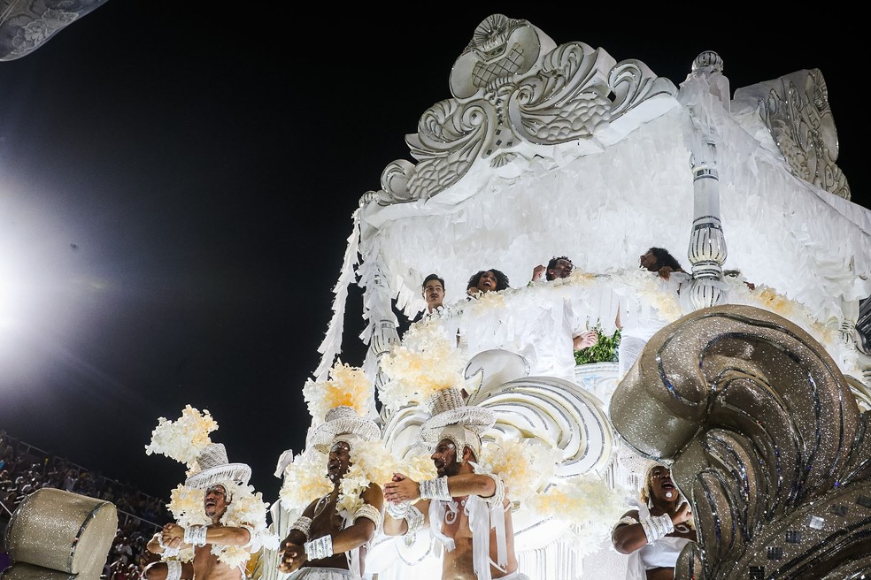 Danilo Mesquita no desfile da Portela — Foto: Anna Giullia e Marcelo Sá Barreto/ Agnews