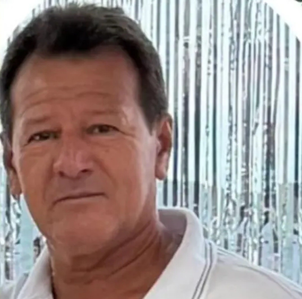 Motorista morre ao tentar soltar caminhão preso em fios da rede elétrica em Florianópolis