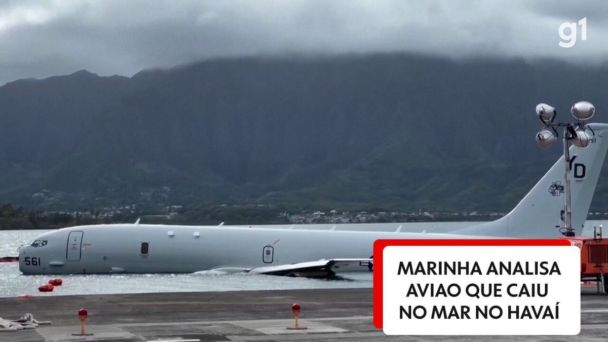 Vídeo: avião da Marinha dos EUA que caiu no mar está apoiado em corais