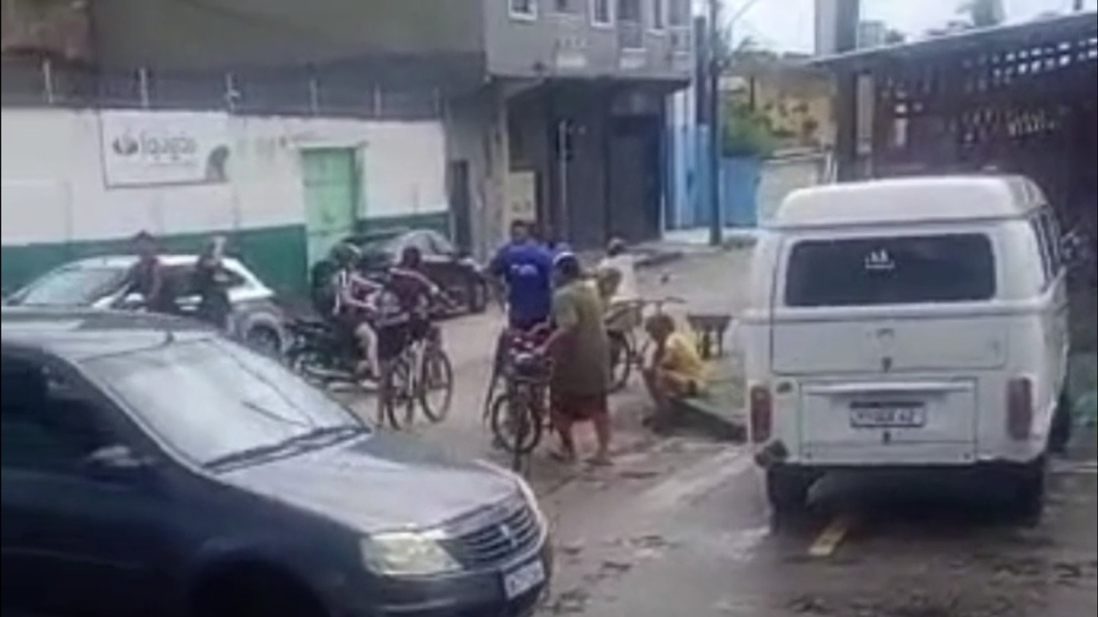 Suspeito de roubo sofre tentativa de linchamento e é preso em Fortaleza