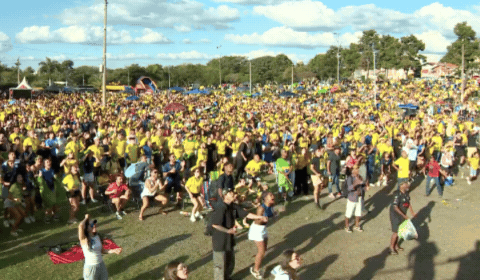Torcida comemora vitória do Brasil para cima do Japão em praça de Campinas; VÍDEO