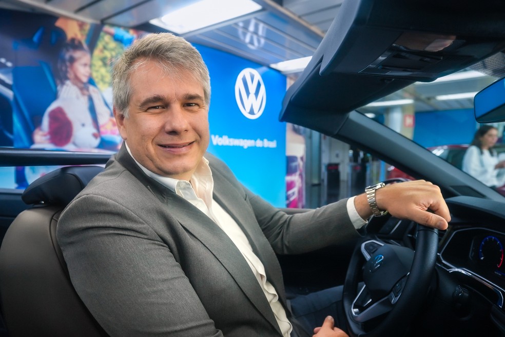 CEO da Volkswagen no Brasil, Ciro Possobom posa para foto na fábrica da montadora em São Bernardo do Campo (SP). — Foto: Celso Tavares/g1