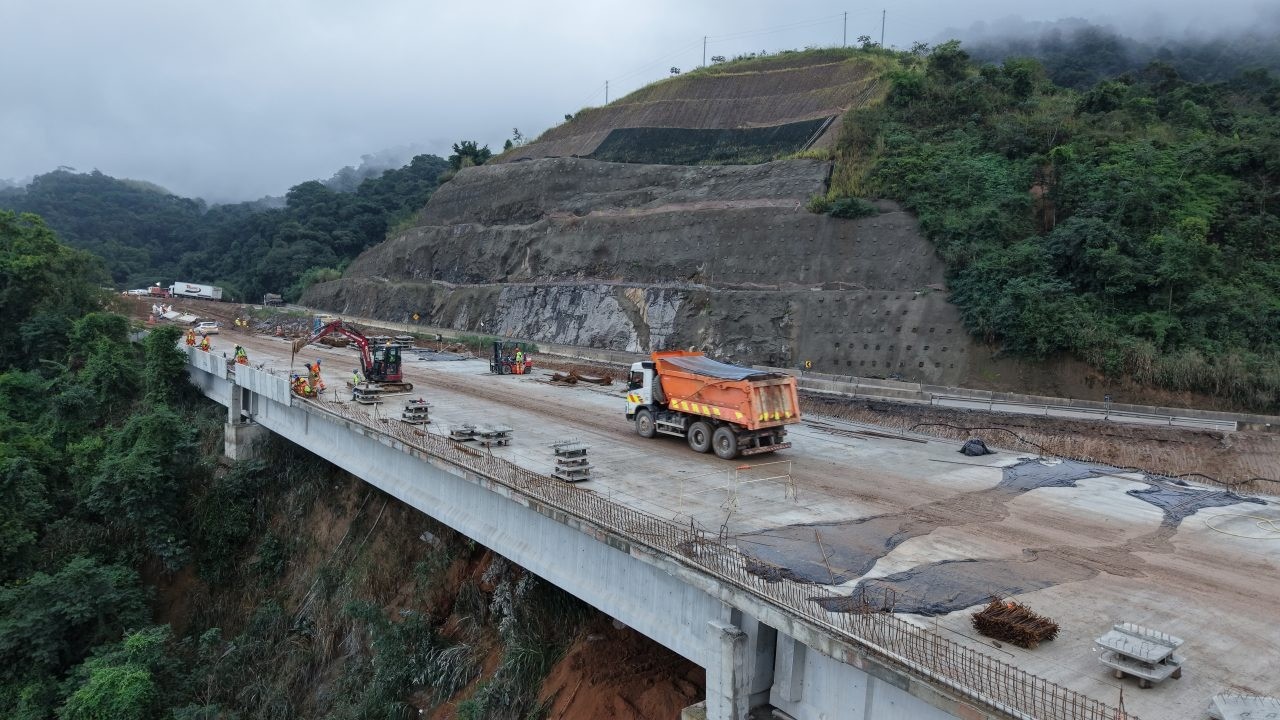 Concessionária reduz detonações de rochas na Serra das Araras e suspende interdições às segundas e quartas