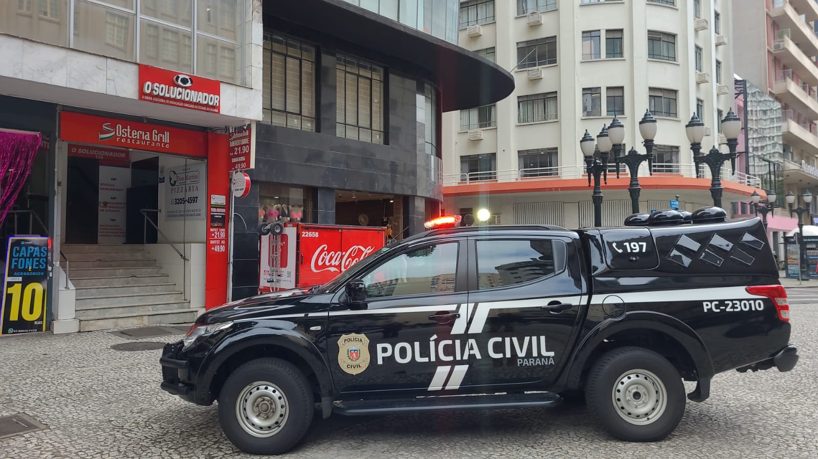 'O Solucionador': operação interdita lojas de empresa em Curitiba que orientou clientes a esconderem bens e não pagarem boletos