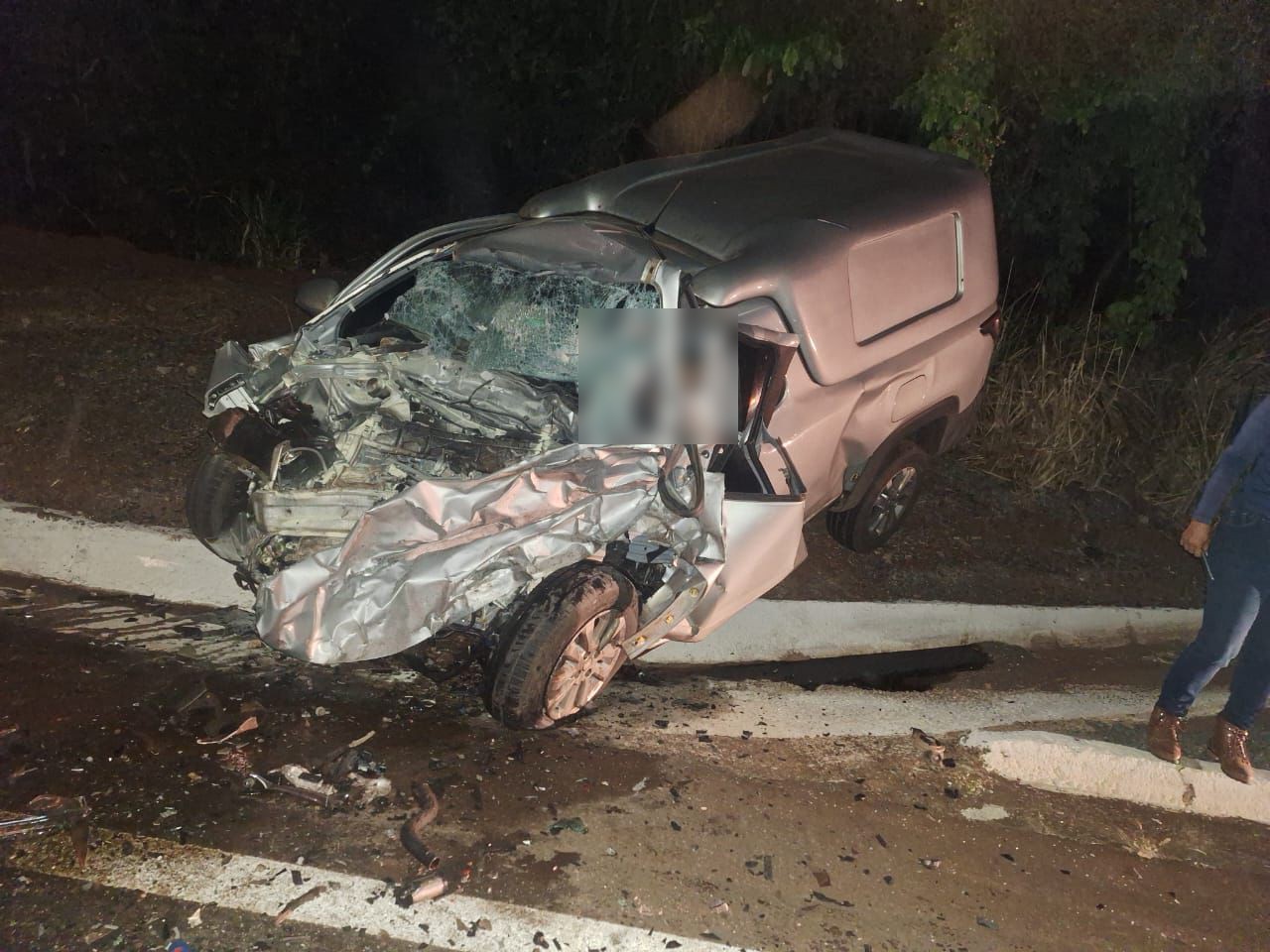 Motorista morre e outras quatro pessoas ficam feridas em batida entre três carros na MT-358 