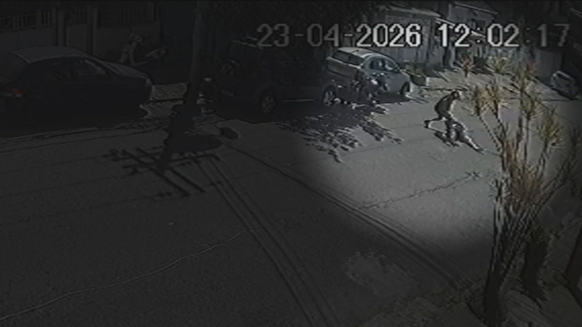 Vídeo mostra policial em luta corporal com bandido antes de ser baleado e morto em Ramos