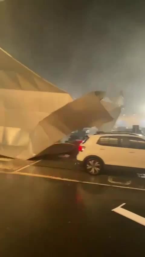 Tempestade causa transtorno em SP