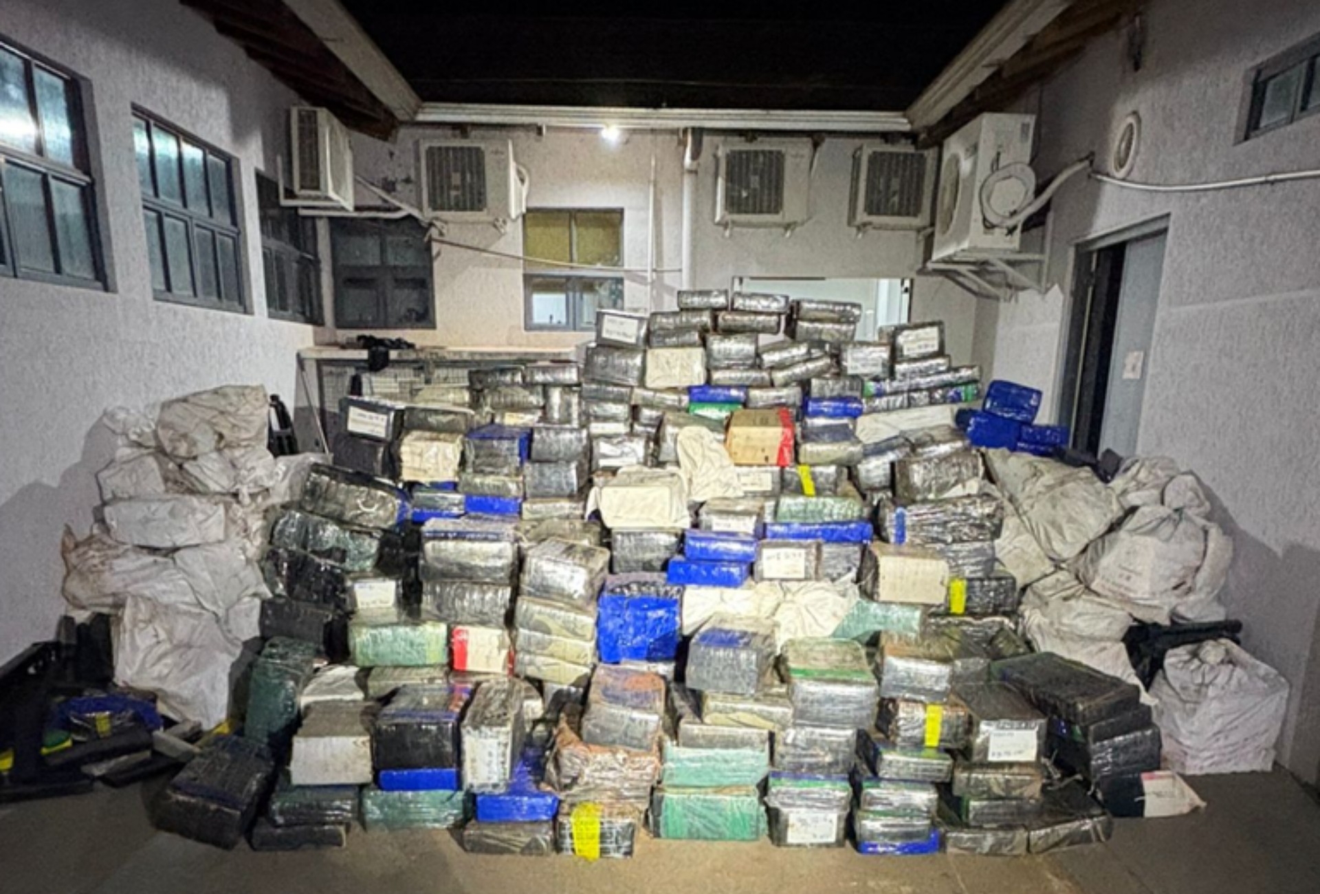 Polícia encontra mais de 7 toneladas de maconha escondidas em mata de MS