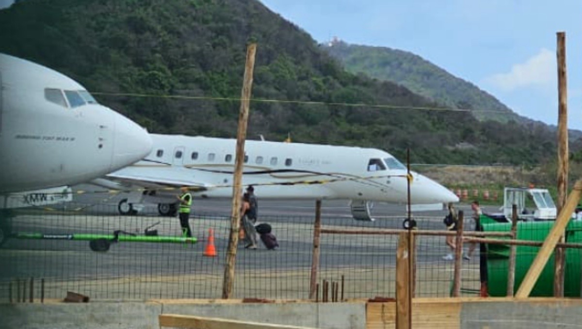 Gestores de Fernando de Noronha viajam em jatinho de empresa multada por lixo acumulado