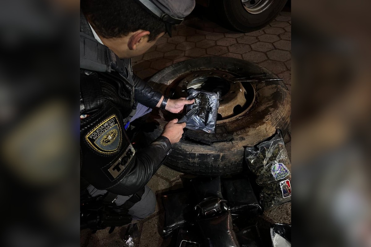 Motorista é preso ao transportar quase 30 kg de drogas escondidas em pneu de caminhão em Avaré