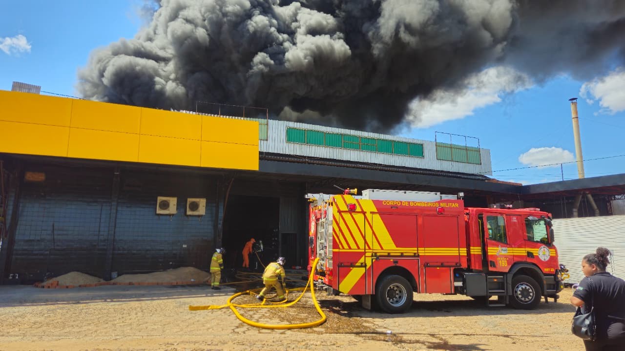 Suspeito de provocar incêndio em galpão de revendedora de pneus é preso seis meses depois em Teresina 