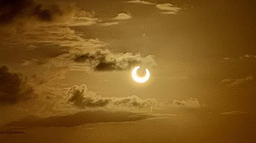 Momento da anularidade é capturado nos céus de João Pessoa, às 16h48 — Foto: Edu Cury/Semana do Eclipse 2023