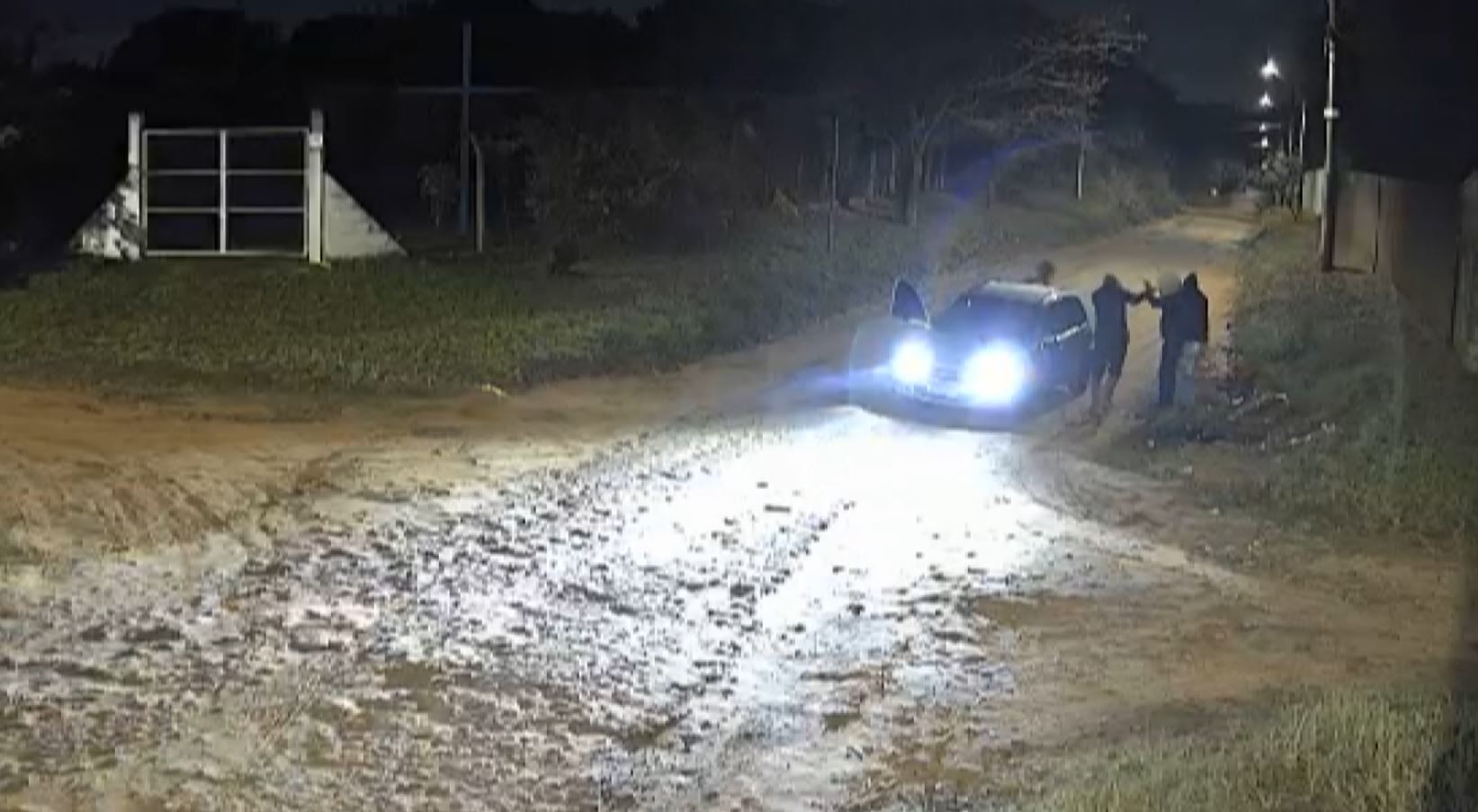 Suspeitos rendem motorista e roubam carro em Sumaré 