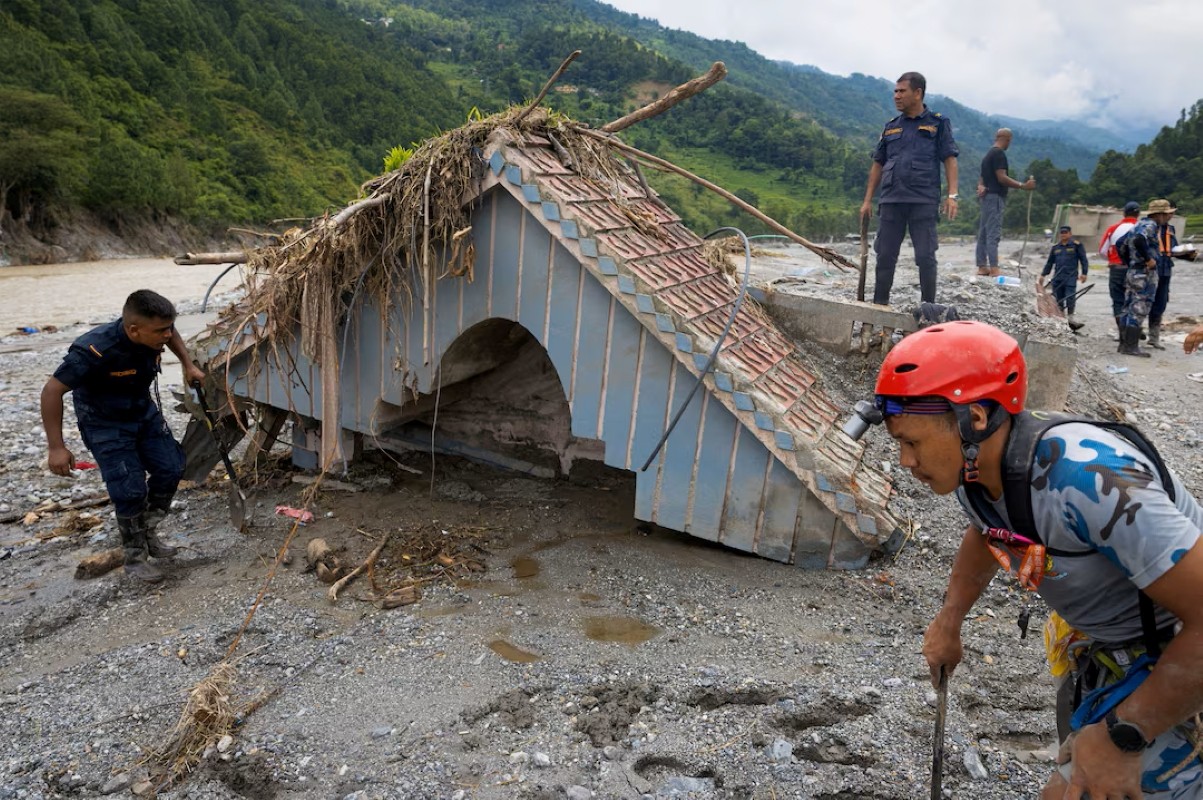 Mudanças climáticas contribuíram para colapso de geleira no Nepal, aponta estudo