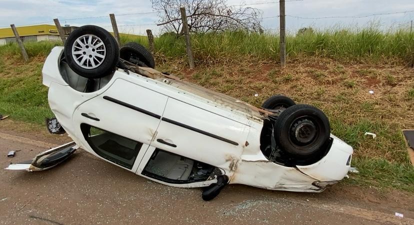 Acidente entre dois carros e moto deixa duas pessoas feridas em rodovia de Piracicaba 