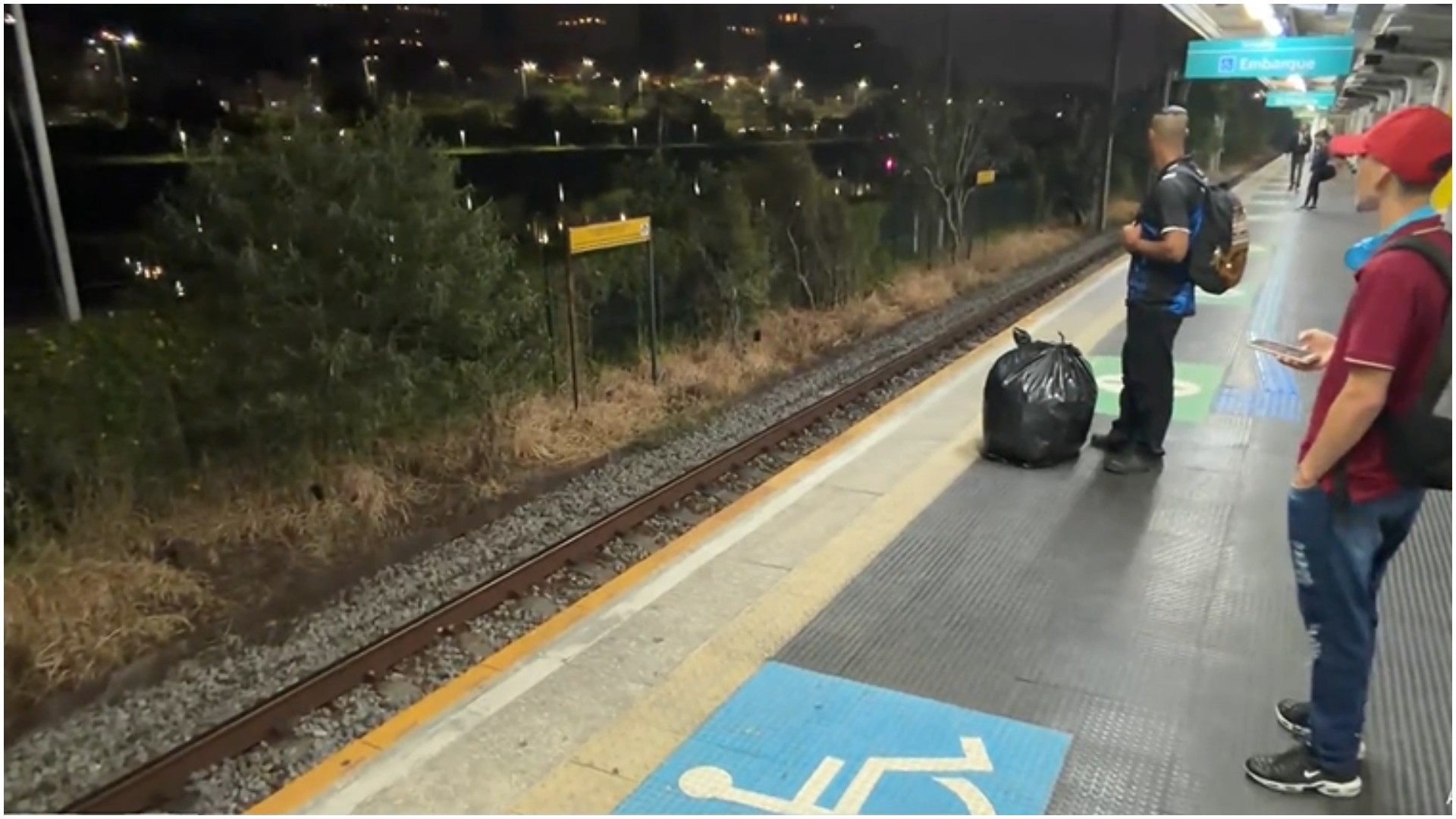 Trem descarrila na Linha 9-Esmeralda e deve afetar circulação na manhã desta segunda-feira