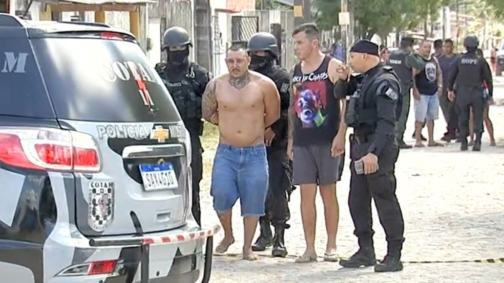 Policial Miqueias do Amaral Barbosa, de 34 anos, foi preso após matar a companheira no Bairro Jangurussu, em Fortaleza. — Foto: Reprodução/ TV Verdes Mares