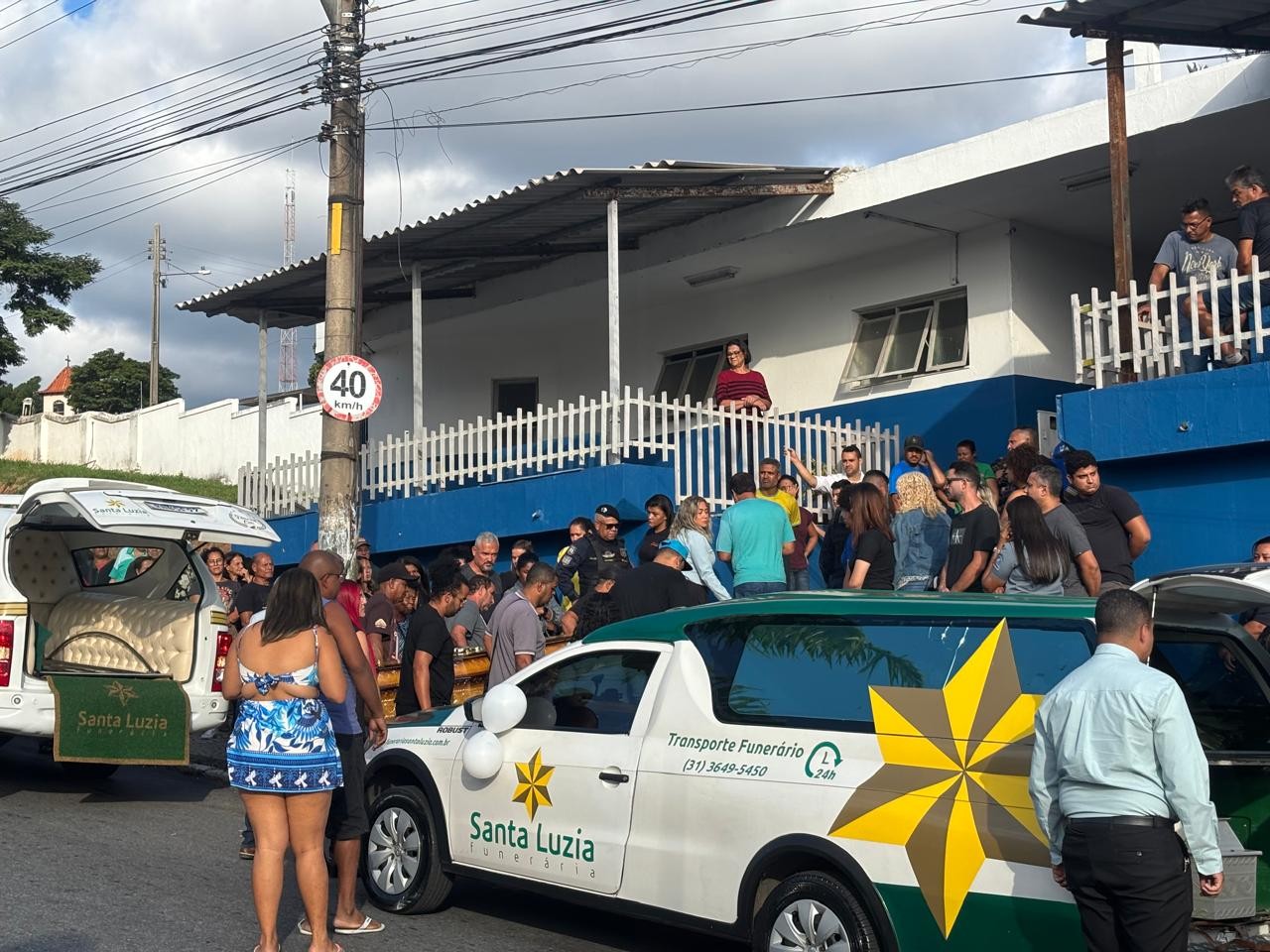 Mãe e filho mortos após serem atropelados por um motorista, sem carteira de habilitação, são enterrados na Grande BH