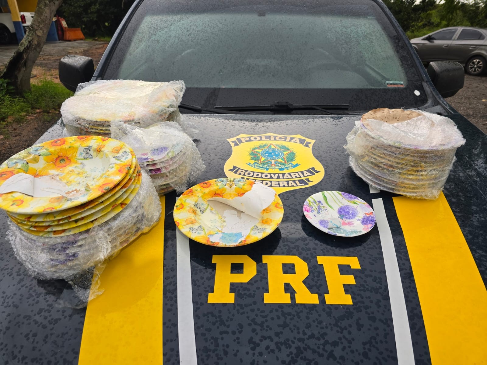 PRF apreende 15 kg de cocaína moldada em formato de pratos na BR-316, no Pará