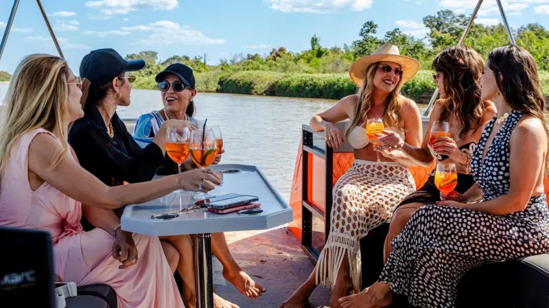 A vida dos milionários na capital do 'agroluxo' no Brasil