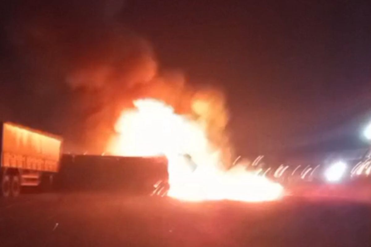 VÍDEO: batida entre carretas provoca incêndio e mata motorista na BR-163 em MT