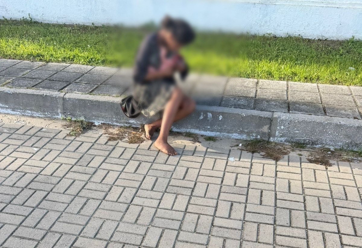 Mulher em situação de rua tem bebê em calçada de João Pessoa 
