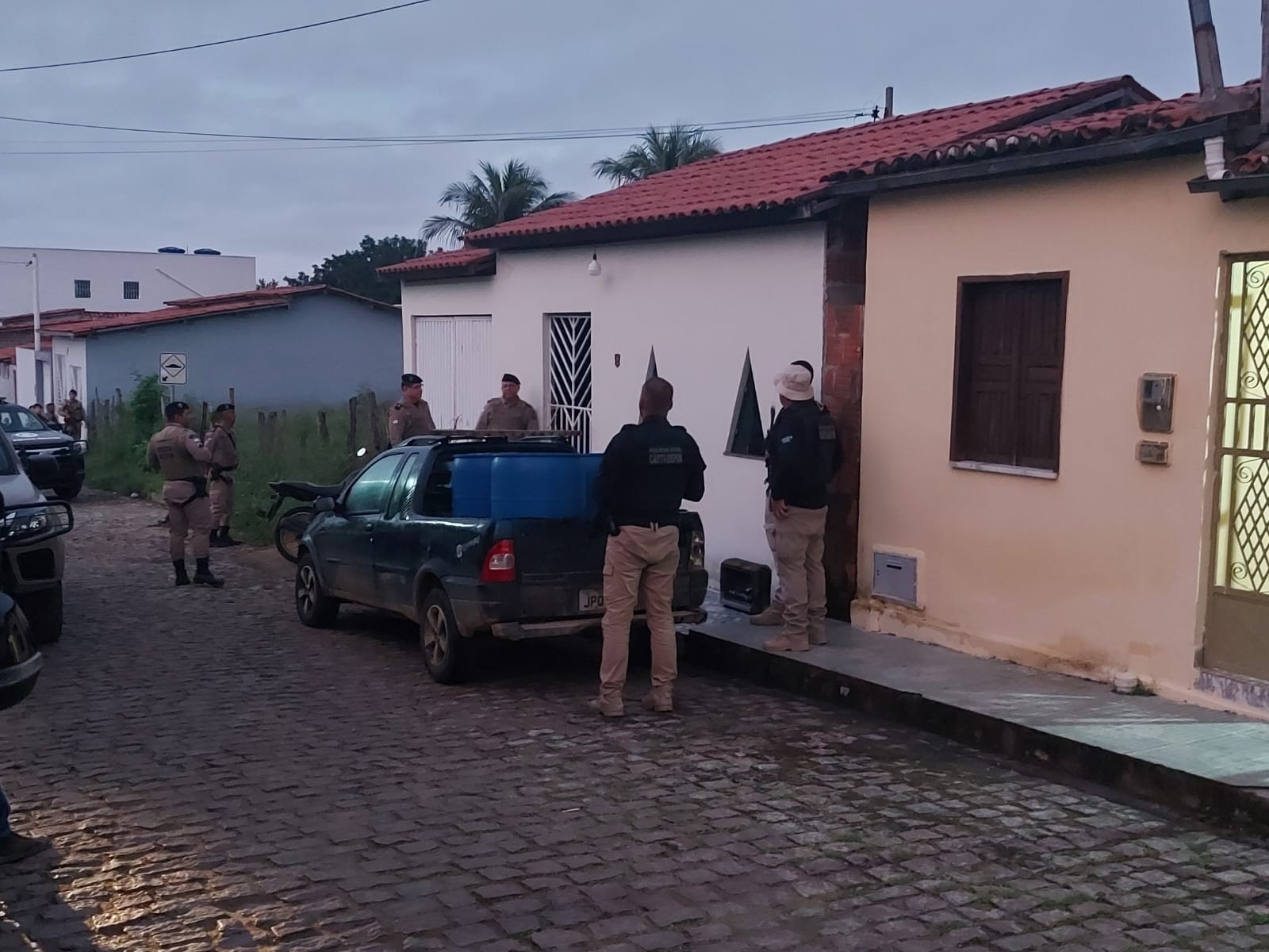 Doze pessoas são presas na Bahia durante operação contra suspeitos de tráfico de drogas interestadual